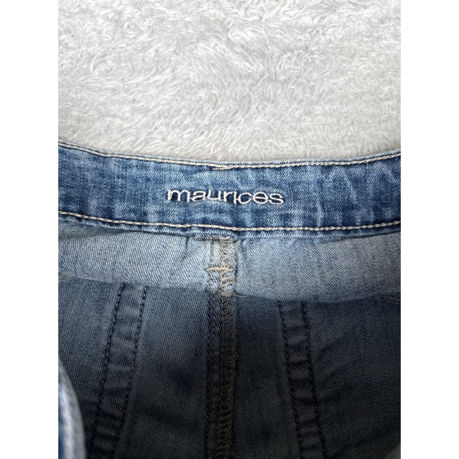 Vintage Maurices Jeans Womens Capri Cotton Blue Denim 2 29x23 Low Embroidered 5-Pocket Distressed Comfort Stretch Size 26" / US 2 / IT 38 - 6 Thumbnail