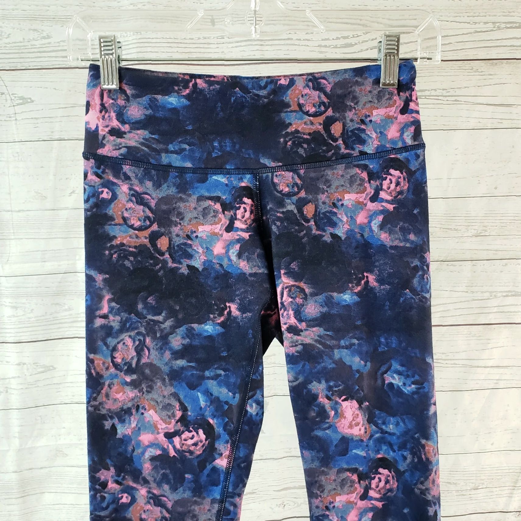 Lululemon Lululemon Womens Cropped Leggings Sz 4 Pink Blue Regular Inseam 22in Size 27" / US 4 / IT 40 - 2 Thumbnail