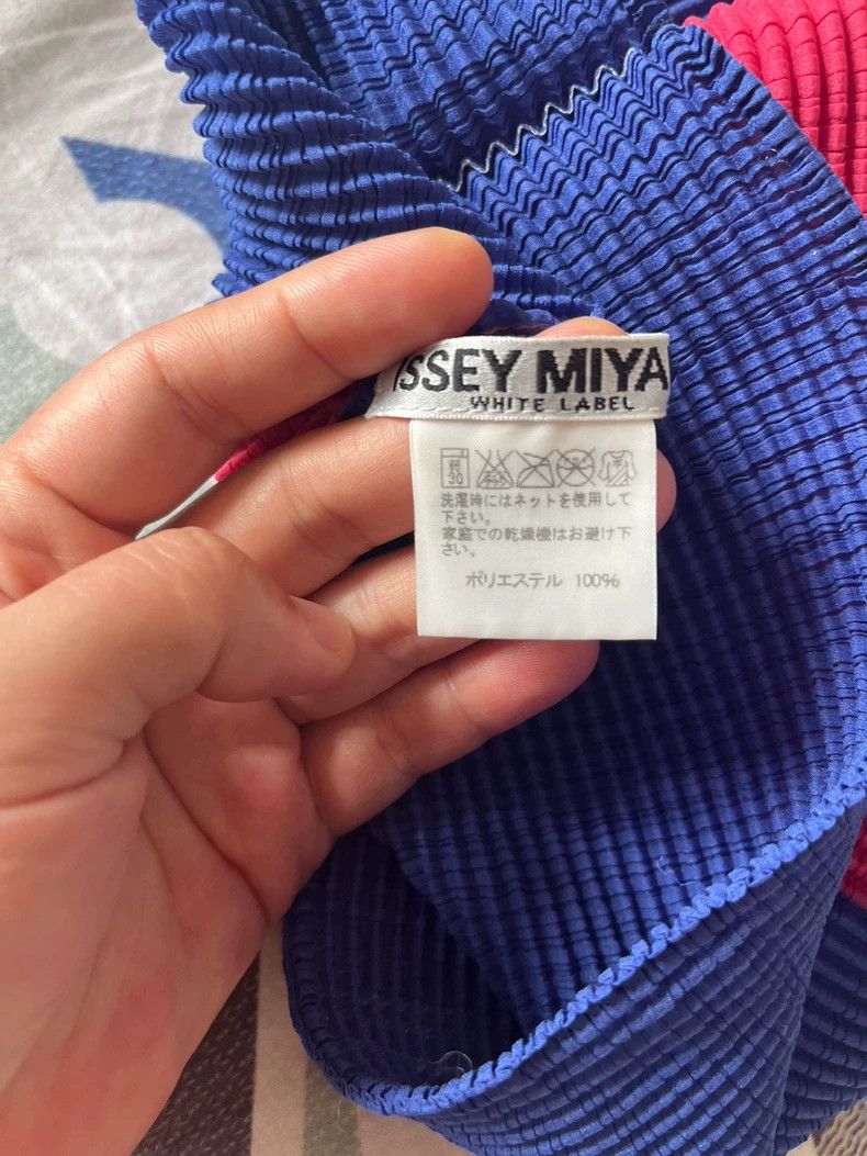 Issey Miyake Issey Miyake size:2 Red and blue color-blocked pleated sho Size XS / US 0-2 / IT 36-38 - 2 Thumbnail