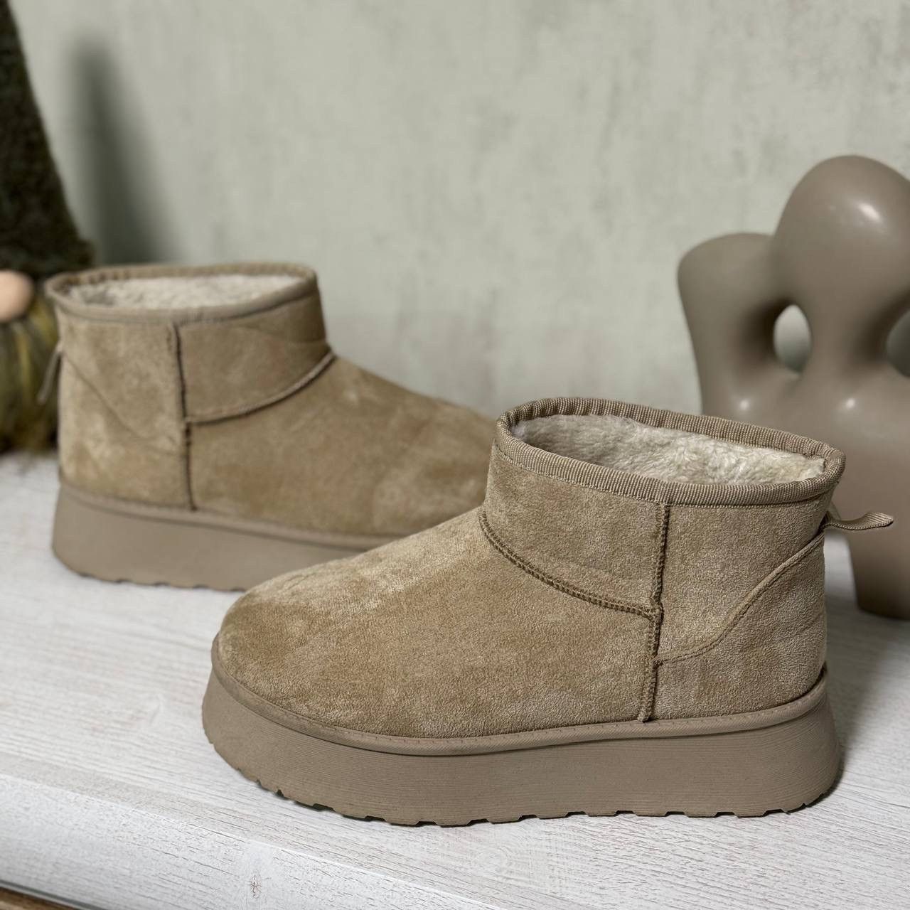 20471120 Women's beige suede UGG boots, size 37 Size US 8 / IT 38 - 1 Thumbnail