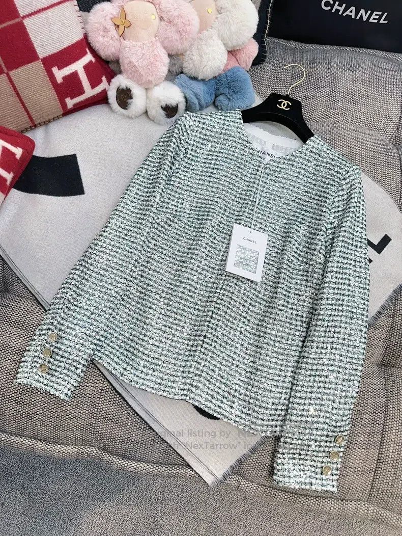 Chanel Chanel 23p preview series green and white sequin embroider Size M / US 6-8 / IT 42-44 - 1 Thumbnail