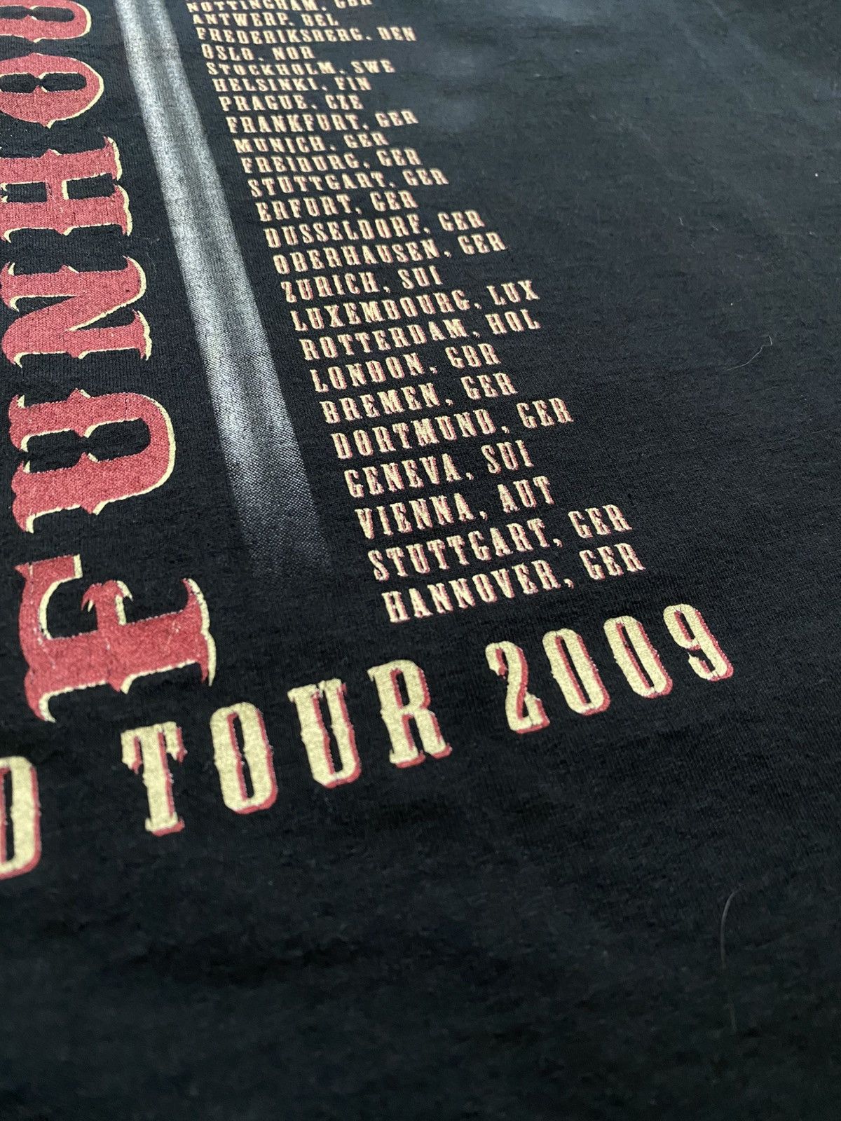 Vintage Vintage Pink Funhouse Tour 2009 Big Logo y2k t shirt Size US L / EU 52-54 / 3 - 11 Thumbnail