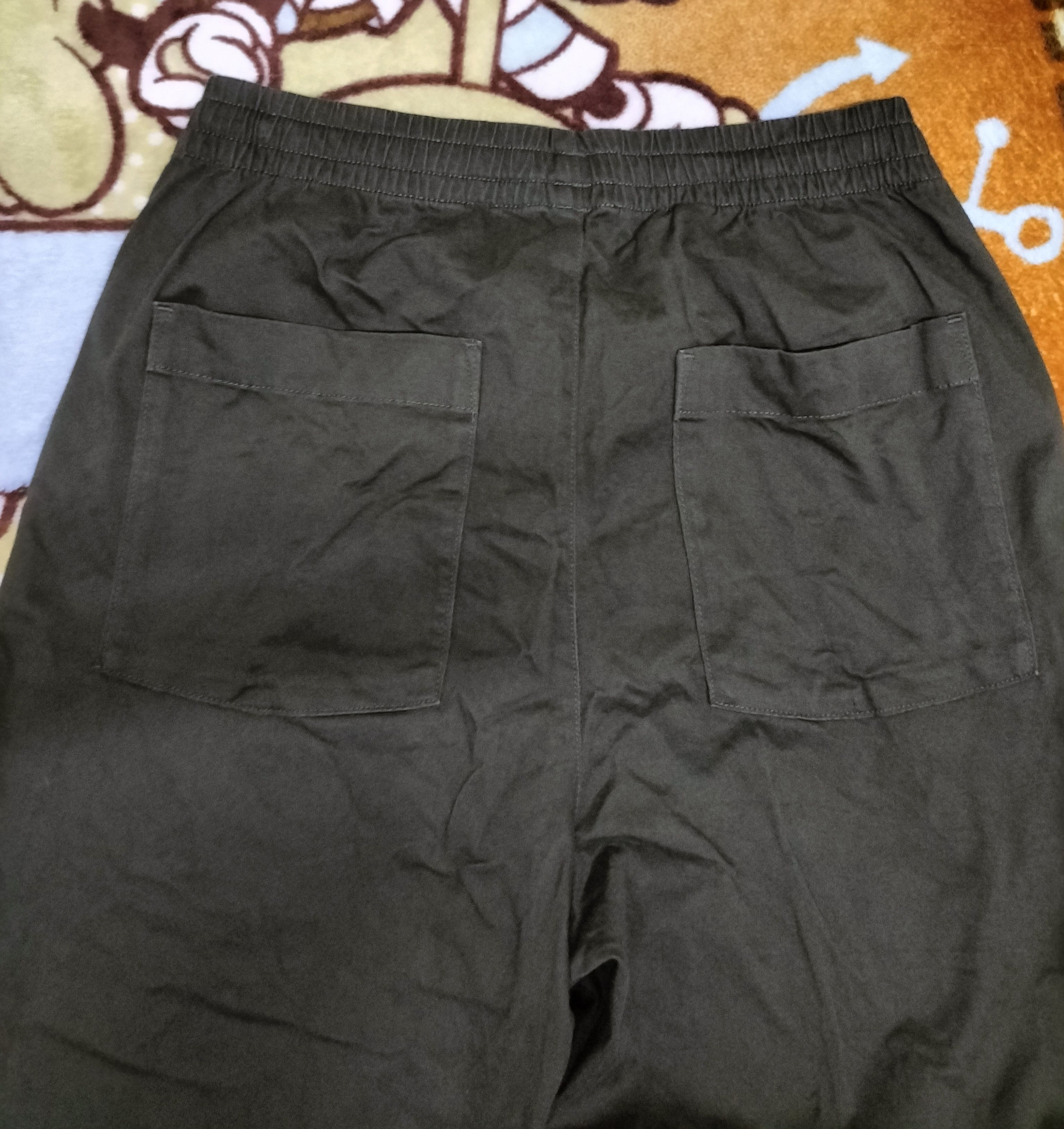 Uniqlo Uniqlo relaxed ankle pants green army Size US 30 / EU 46 - 4 Thumbnail