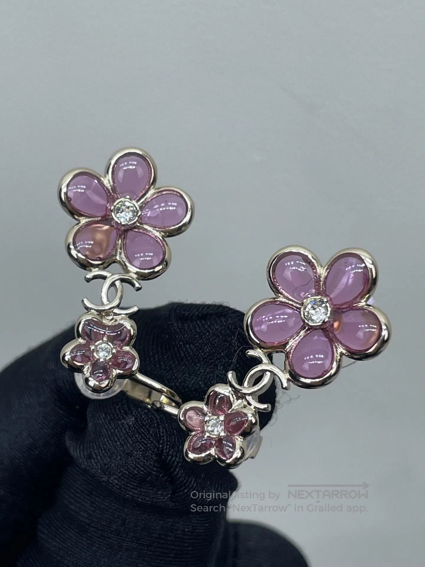 Chanel Chanel 26C Glass Flower Earrings. Size ONE SIZE - 8 Thumbnail