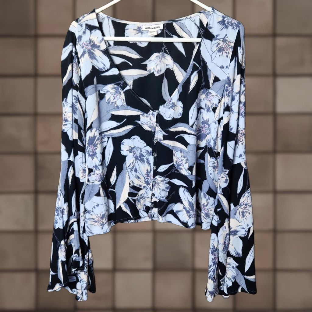 Billabong Billabong Pretty Daylight LS Cropped Flare Sleeve Floral Buttonfront Top-Size L Size L / US 10 / IT 46 - 1 Thumbnail