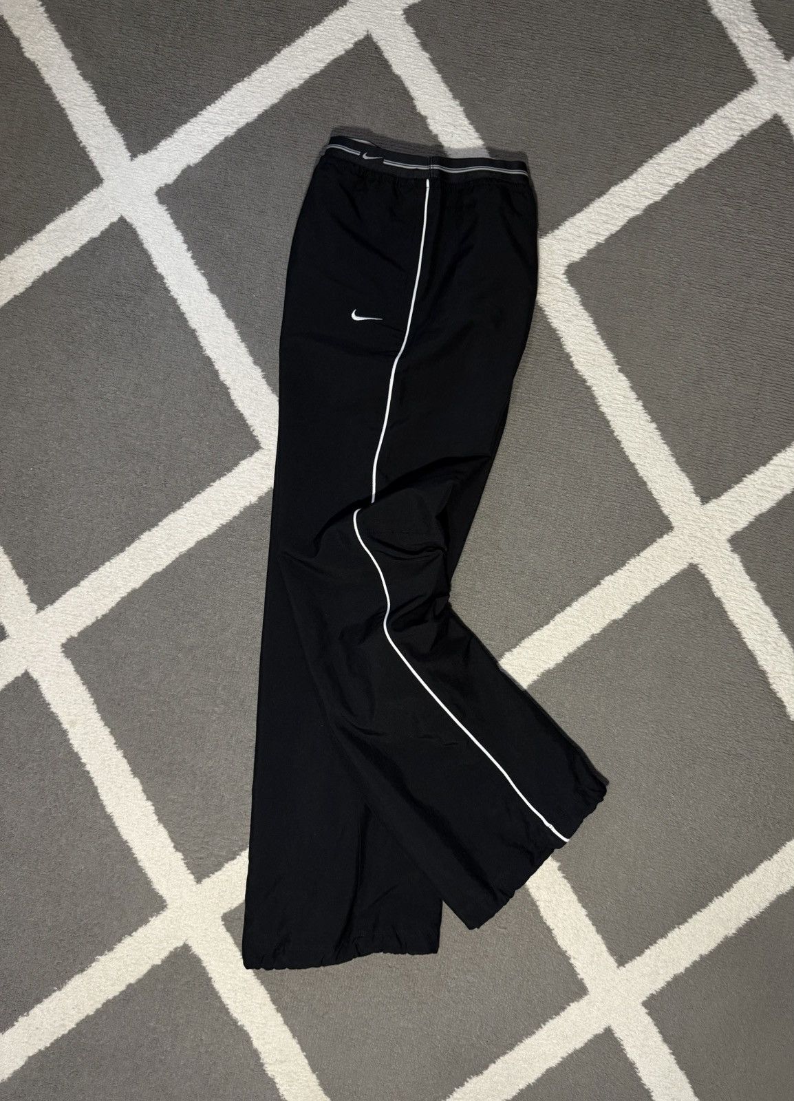 Nike Vintage 00’s Nike Swoosh Women’s Parachute Track Pants Size 26" / US 2 / IT 38 - 3 Thumbnail