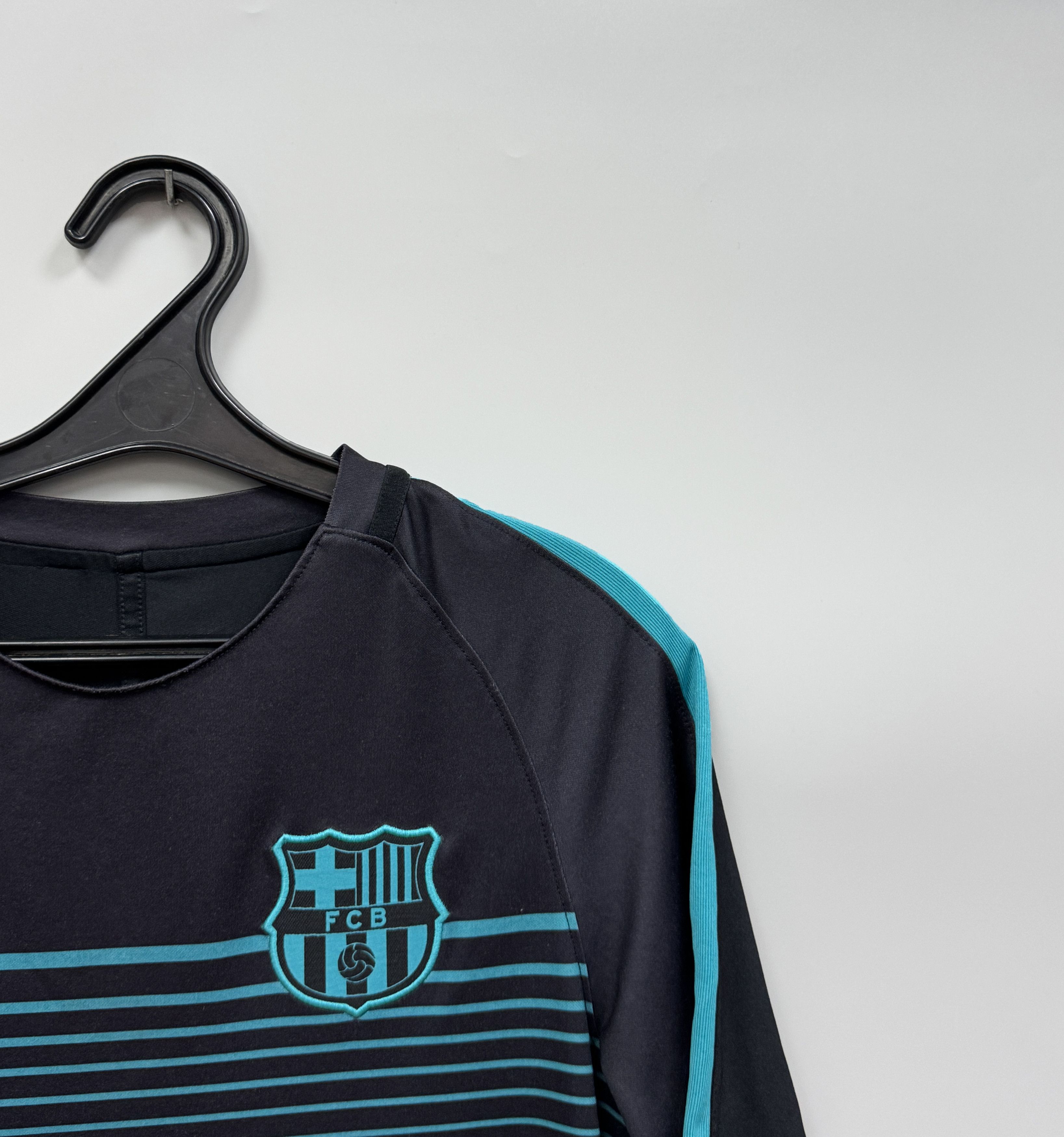 Nike 2016-2017 Nike FC Barcelona DRY Strike Squad Jersey Shirt Size US M / EU 48-50 / 2 - 4 Thumbnail