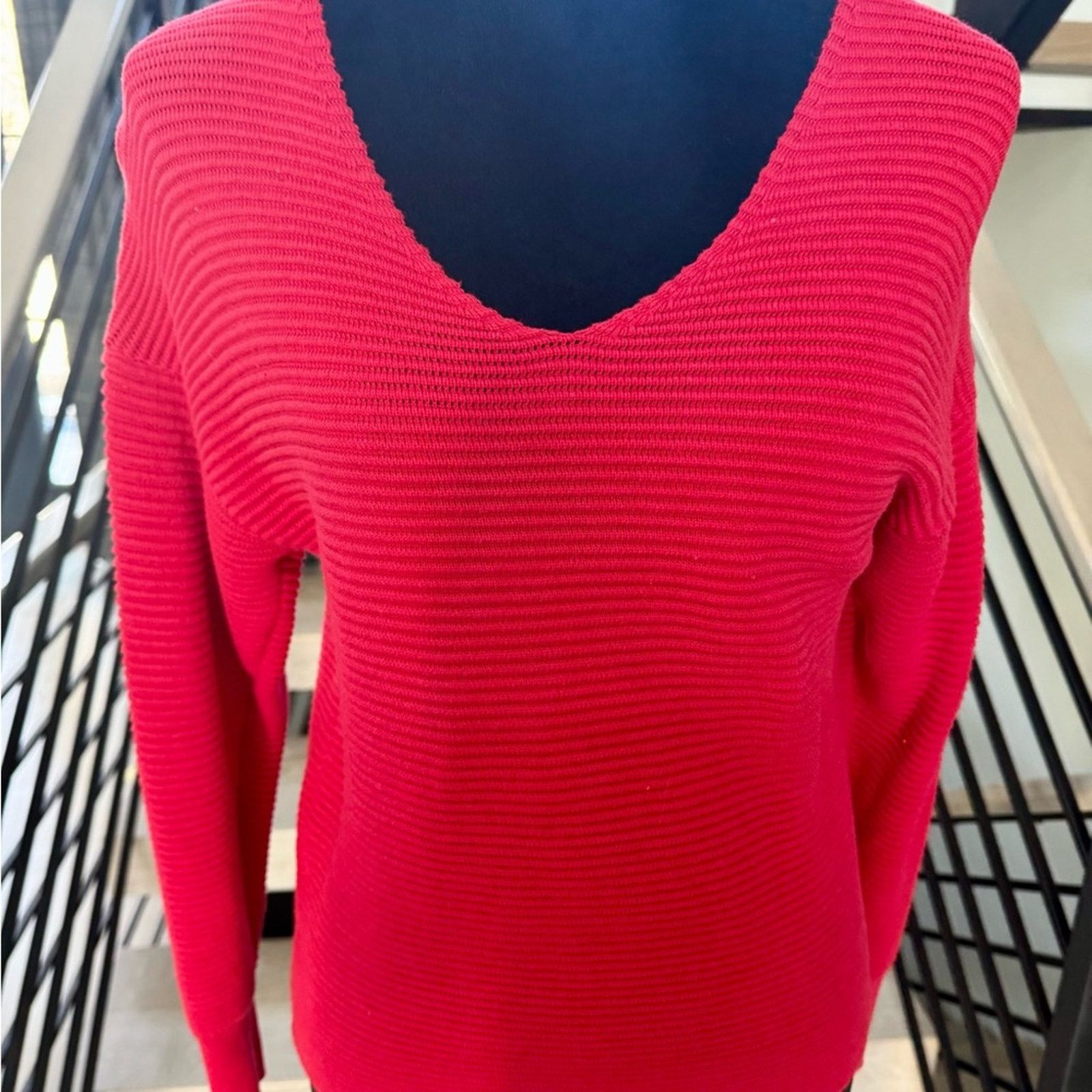 Tommy Bahama New Tommy Bahama Women's V-Neck Sweater in Red size S Size S / US 4 / IT 40 - 3 Thumbnail
