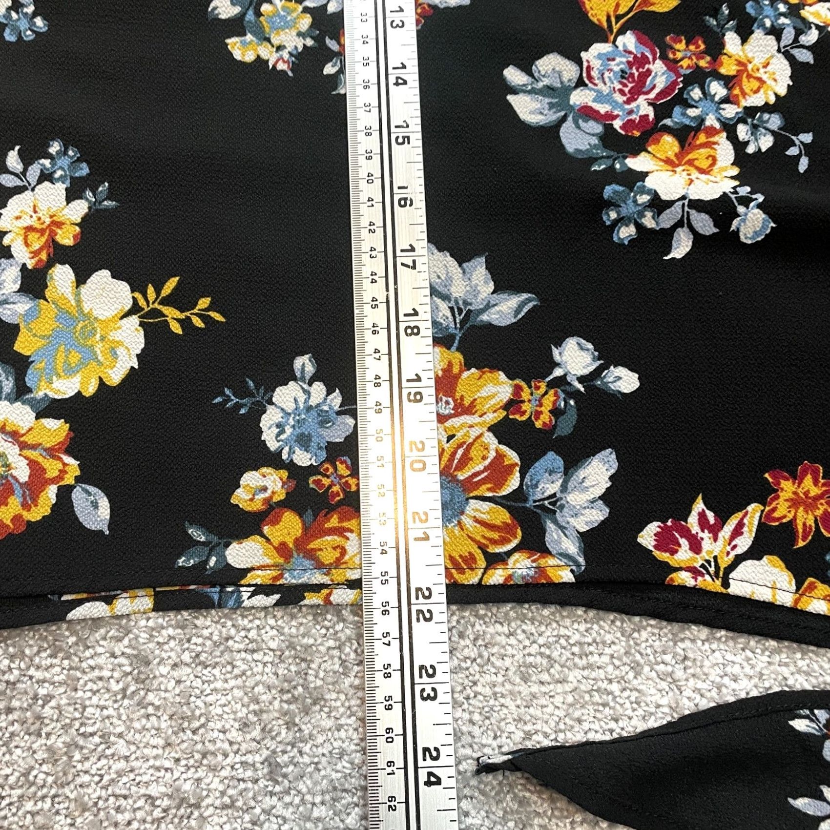 Vintage Passport Blouse Top womens 2X Black Floral Short Sleeve Ladies Hip Tie Knot Soft Size XXL / US 16-18 / IT 52-54 - 5 Thumbnail