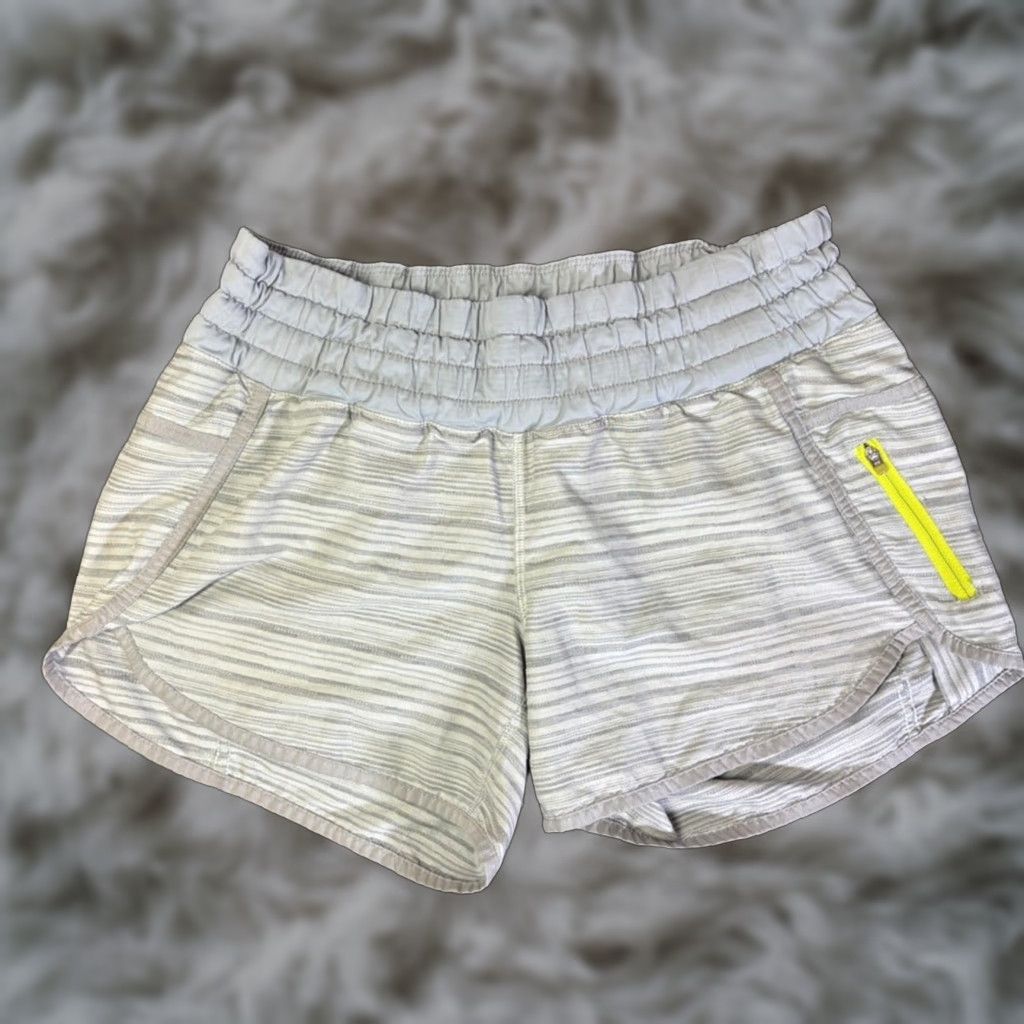 Lululemon Lululemon Tracker Shorts Gray Stripe Reflective Logo Size 6-8 Run Swift Womens 6 Gray Size 28" / US 6 / IT 42 - 1 Thumbnail