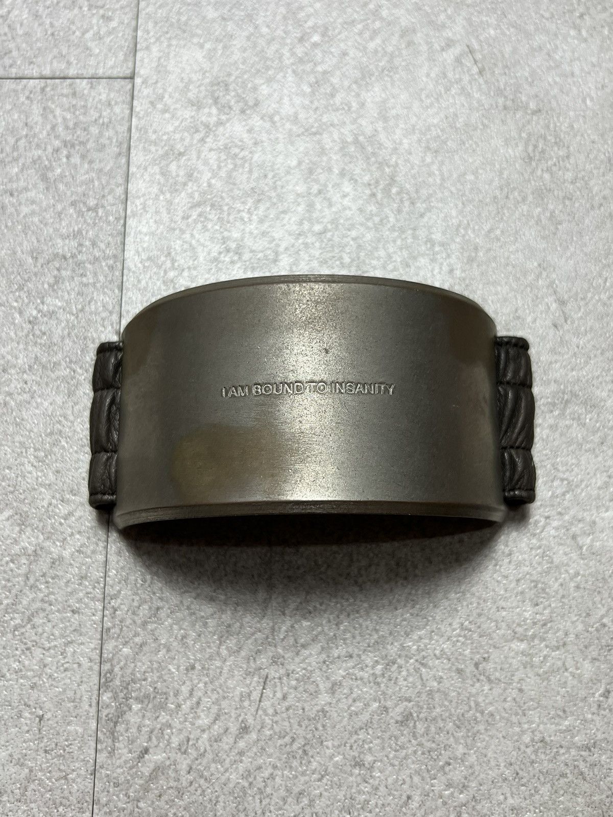 Julius "I am bound to insanity" bracelet/cuff leather/brass Size ONE SIZE - 1 Thumbnail