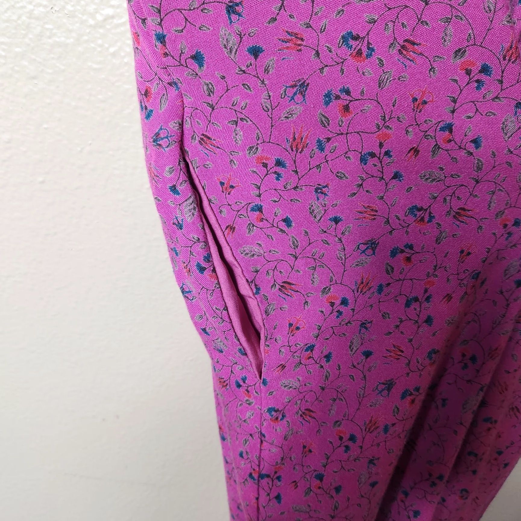 Vintage VINTAGE Zenia Ditsy Floral Dark Fuchsia Short Sleeve Maxi Nightgown-Size L Size 36" / US 14 / IT 50 - 5 Thumbnail