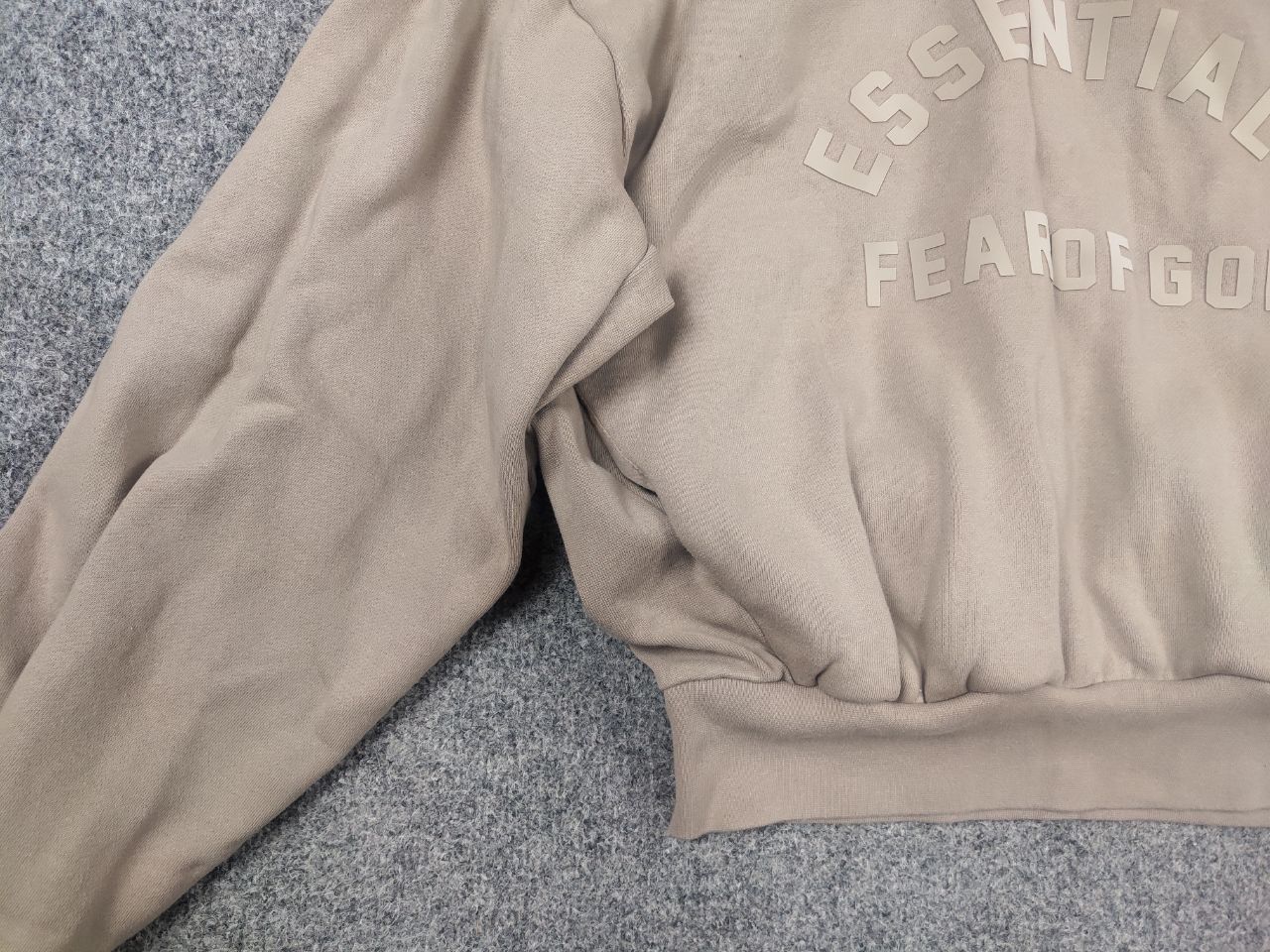 Fear of God Essentials Fear Of God Logo Pocket Oversized 90's Fit Hoodie Size US S / EU 44-46 / 1 - 7 Thumbnail