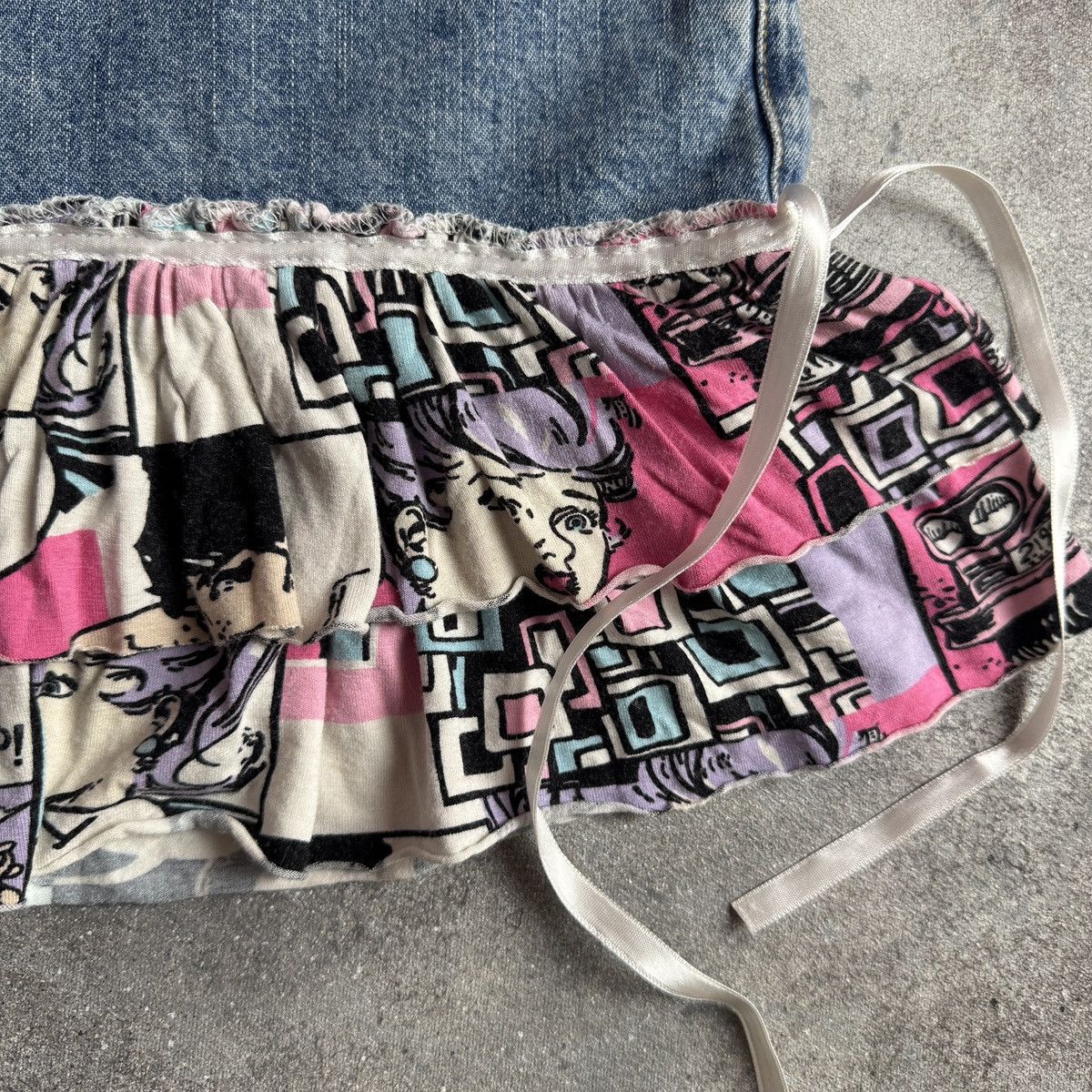 Hysteric Glamour Y2K Glam Comic Print Low Rise Ruffle Denim Mini Skirt Size 27" / US 4 / IT 40 - 10 Thumbnail