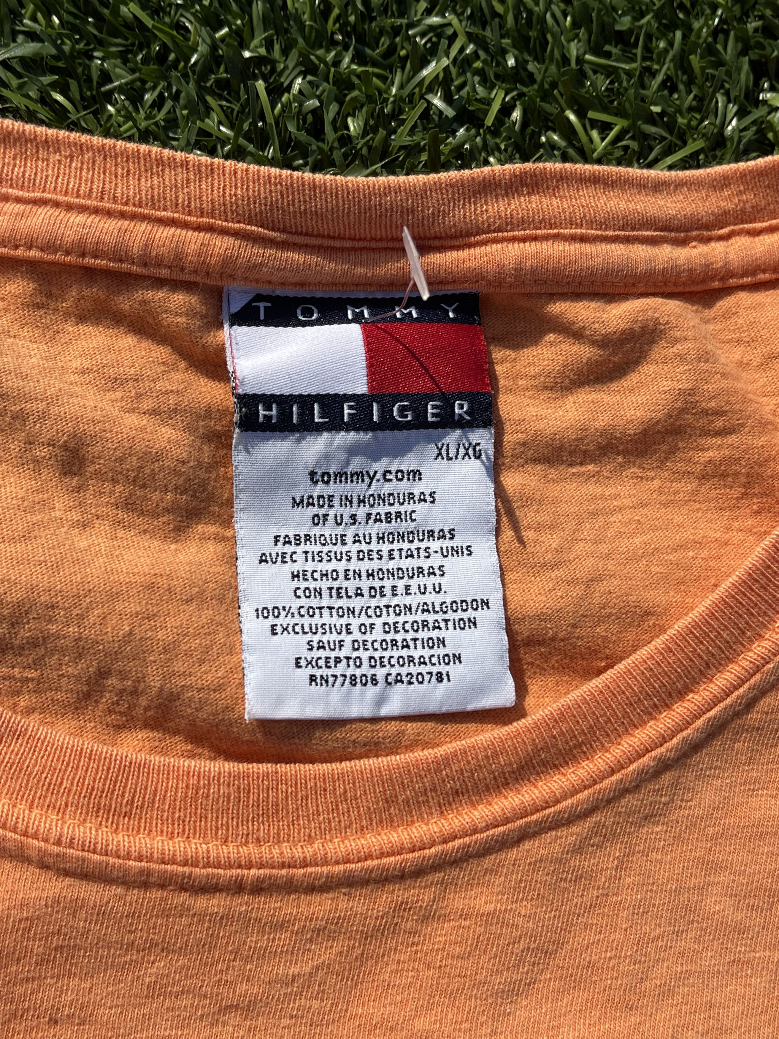 Tommy Hilfiger × Vintage Vintage 90's Tommy Hilfiger Hip Hop Rap Vtg Logo T-Shirt Size US XL / EU 56 / 4 - 4 Thumbnail