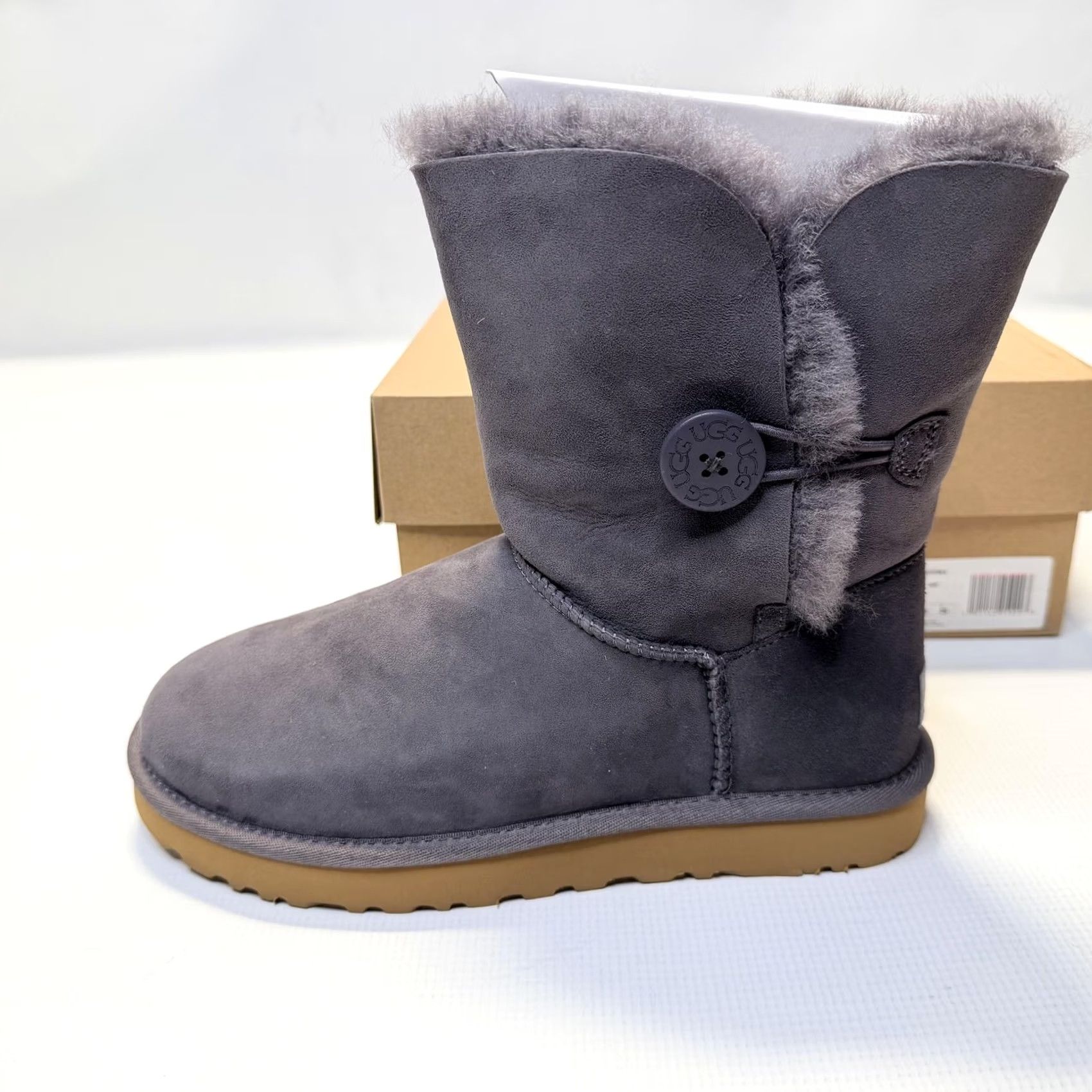 Ugg UGG Bailey Button II Boots Womens Gray Size 9 Suede Shearling Mid Calf Size US 9 / IT 39 - 5 Thumbnail