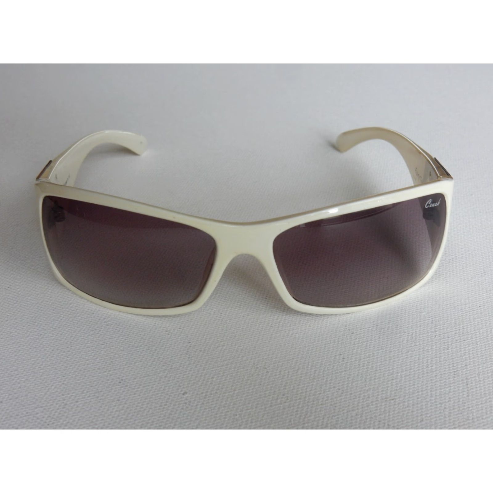 Vintage VINTAGE Crush Women's Sunglasses Fortress Fairy Tale Heart White Small Scratches Size ONE SIZE - 2 Thumbnail