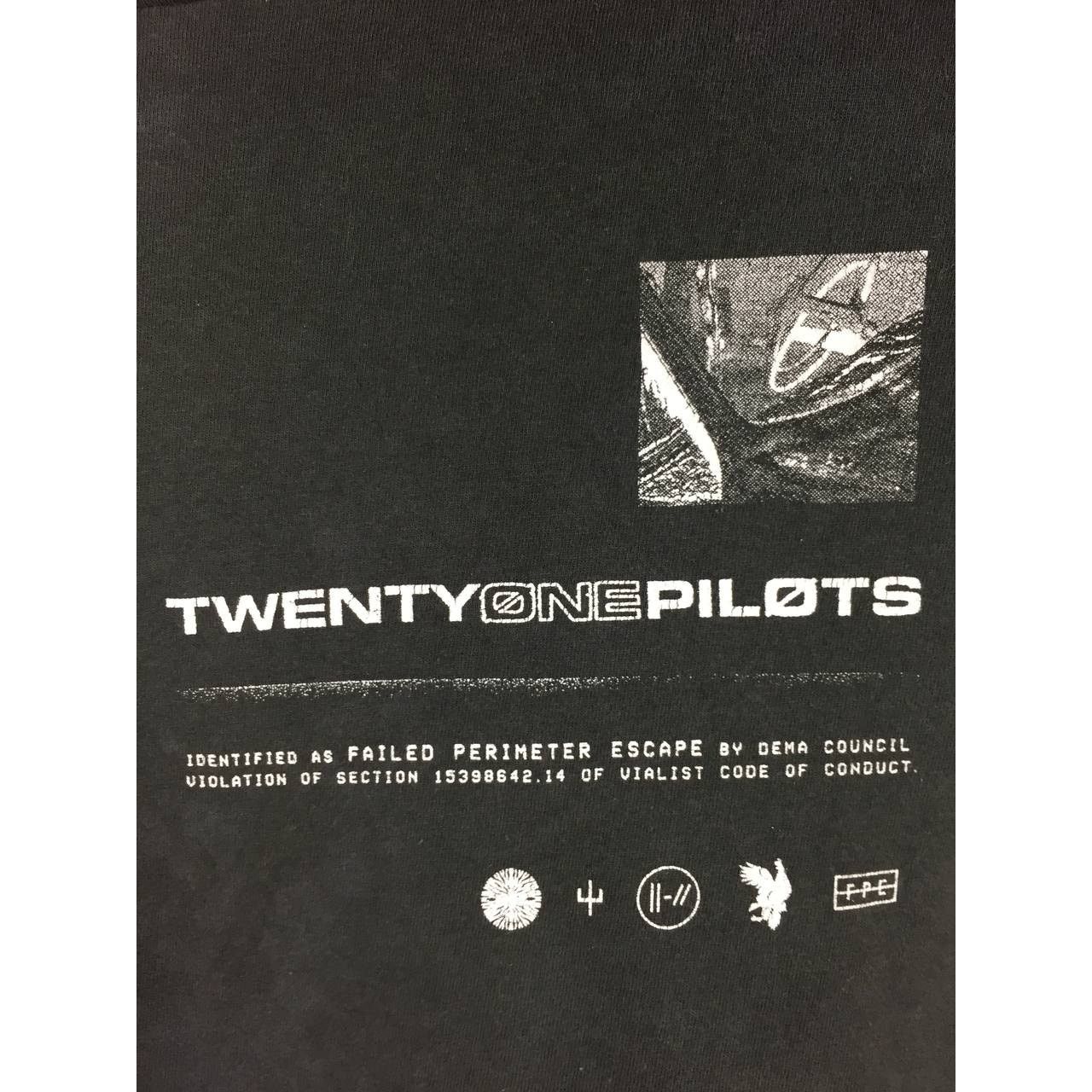Band Tees × Vintage Vtg Y2K Twenty One Pilots Rock Band Dead Car Tee Size US S / EU 44-46 / 1 - 12 Thumbnail