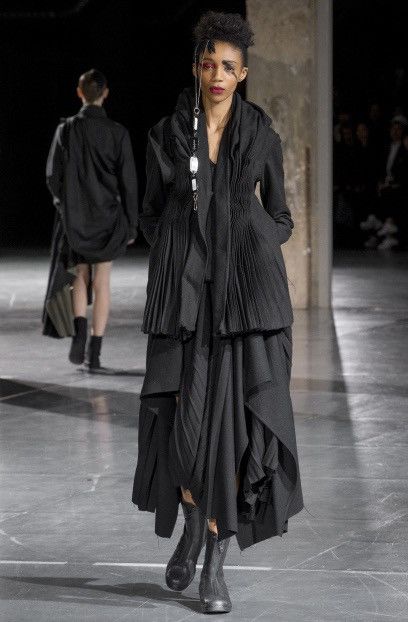 Yohji Yamamoto 💥YOHJI YAMAMOTO FEMME SCULPTURAL PLEATED JACKET AW17 RUNAWAY Size S / US 4 / IT 40 - 1 Thumbnail