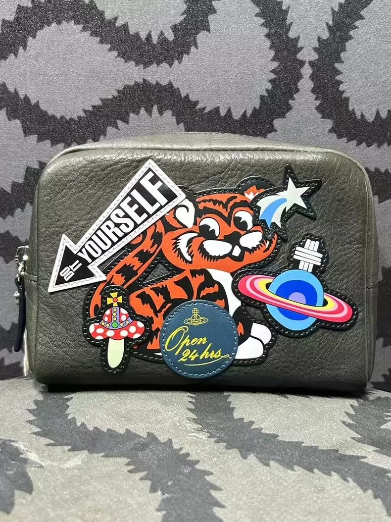 Vivienne Westwood Vivienne Westwood size os Saturn holds a bag Size ONE SIZE - 1 Thumbnail