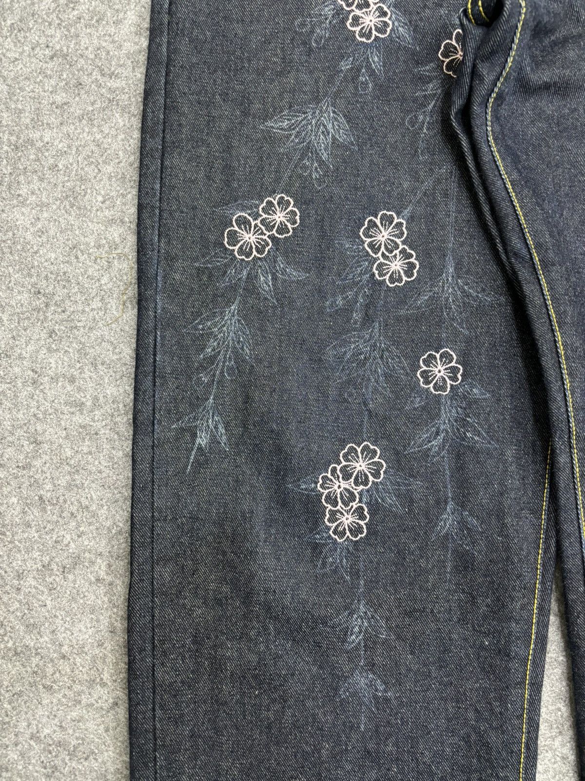 Japanese Brand 💥Baggy Embroidery💥Artisanal Japan Embroidery Denim F527 Size US 34 / EU 50 - 6 Thumbnail