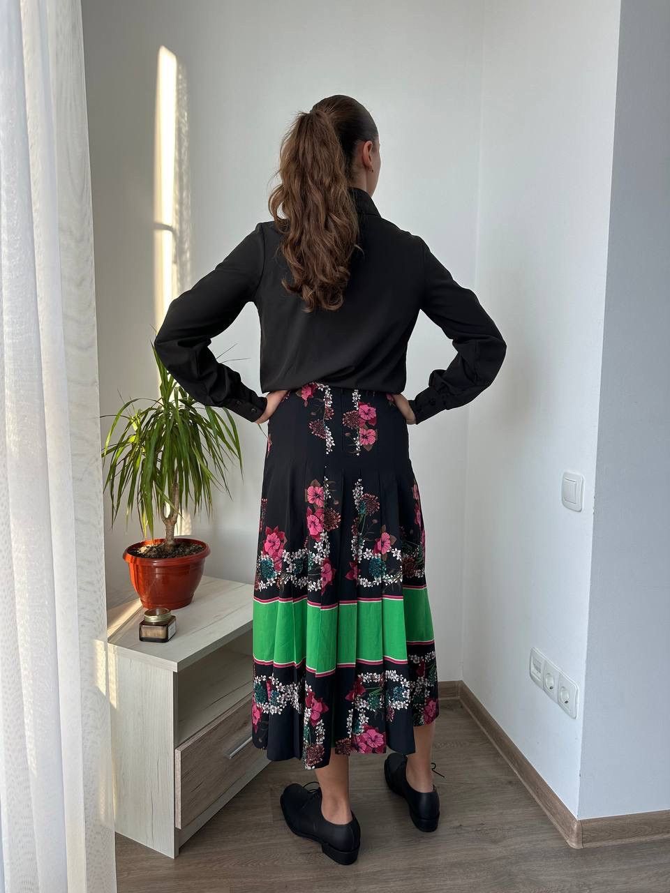 Sandro × Vintage Vintage Sandro Pleated Midi Floral Print Black Skirt Size 27" / US 4 / IT 40 - 2 Thumbnail