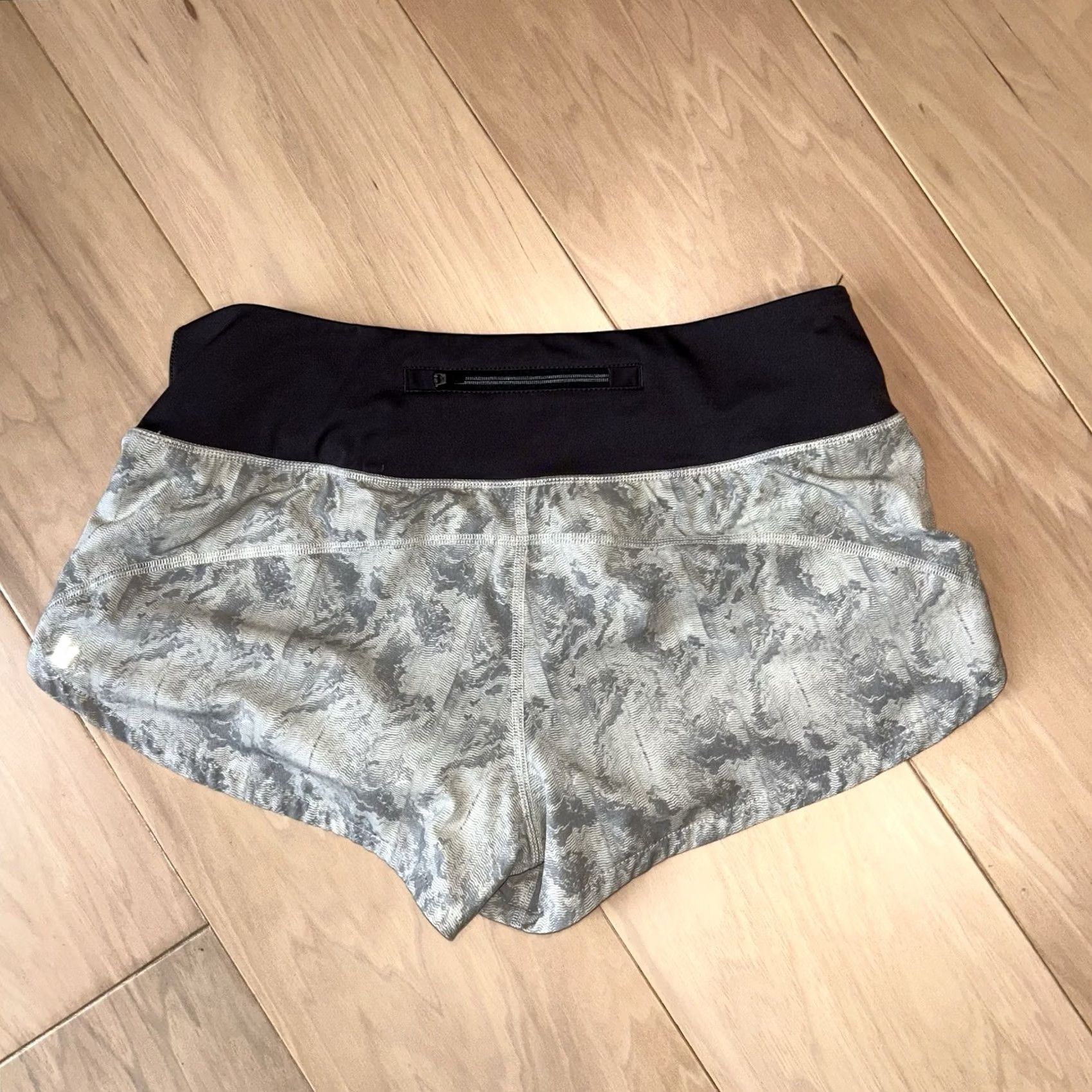 Vuori Vuori Omni Performance Shorts Lined 2.5” Inseam Women’s Small Size 28" / US 6 / IT 42 - 2 Thumbnail