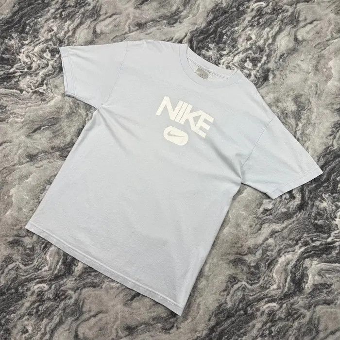 Nike Vintage Nike Big Logo T-Shirt 00s Swoosh Size US L / EU 52-54 / 3 - 1 Thumbnail