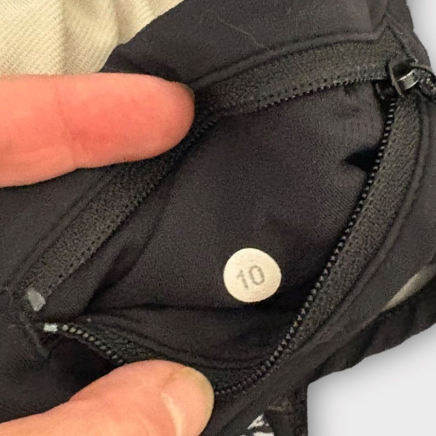 Lululemon Lululemon Run Times Short 10 Nami Wave White Black EUC Run T Size 32" / US 10 / IT 46 - 5 Thumbnail