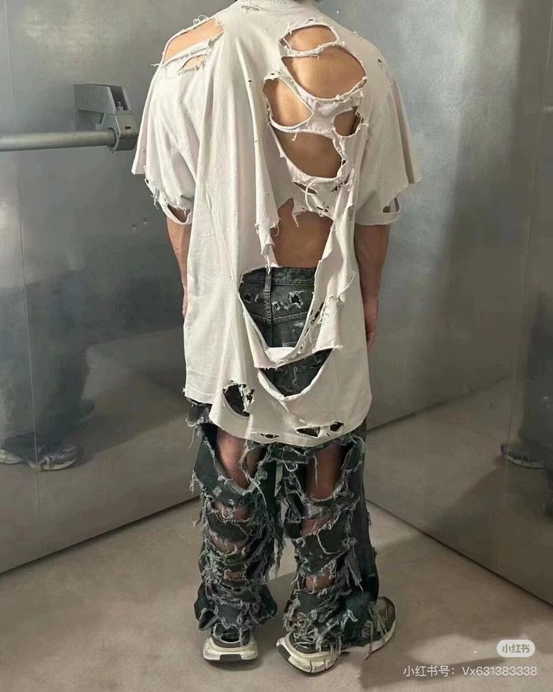 Balenciaga Balenciaga Damaged short-sleeved T-shirt Size US S / EU 44-46 / 1 - 7 Thumbnail