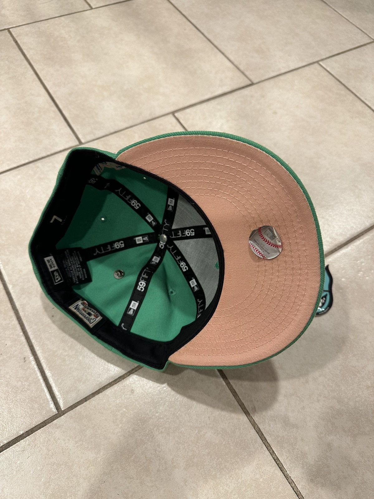 Hat Club Pink bottom I’ve Green yankee fitted Size ONE SIZE - 2 Thumbnail