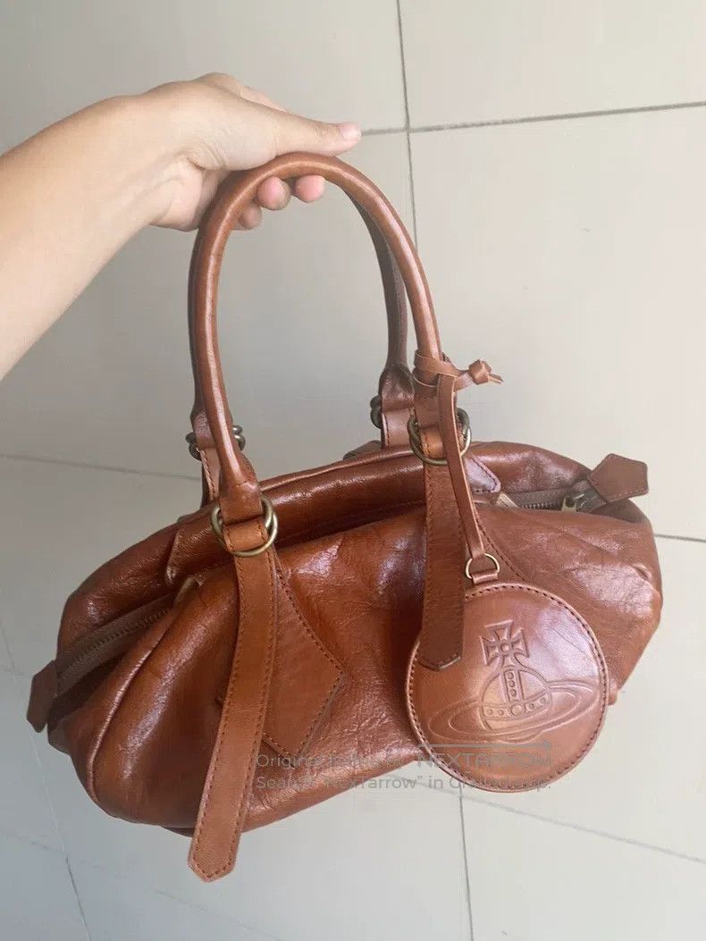 Vivienne Westwood Vivienne Westwood size os Brown, tan handbag, dumpling bag, Size ONE SIZE - 1 Thumbnail
