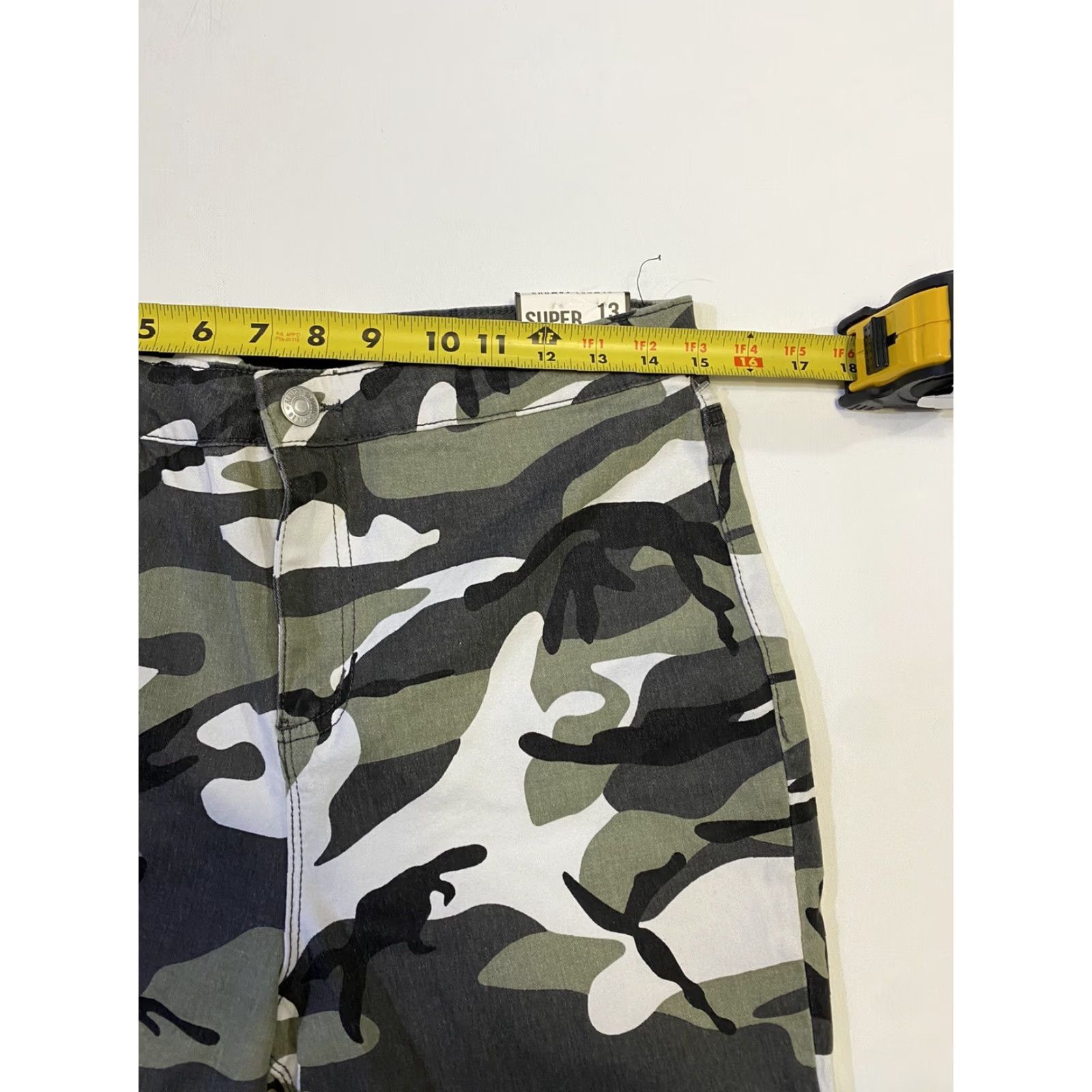Almost Famous Almost Famous Womens Super High Rise Skinny Camo Pants size 13 Size 34" / US 12 / IT 48 - 4 Thumbnail