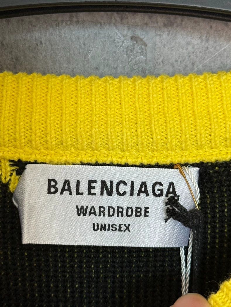 Balenciaga Balenciaga Full of bullet screen letters logo sweater yell Size US S / EU 44-46 / 1 - 3 Thumbnail