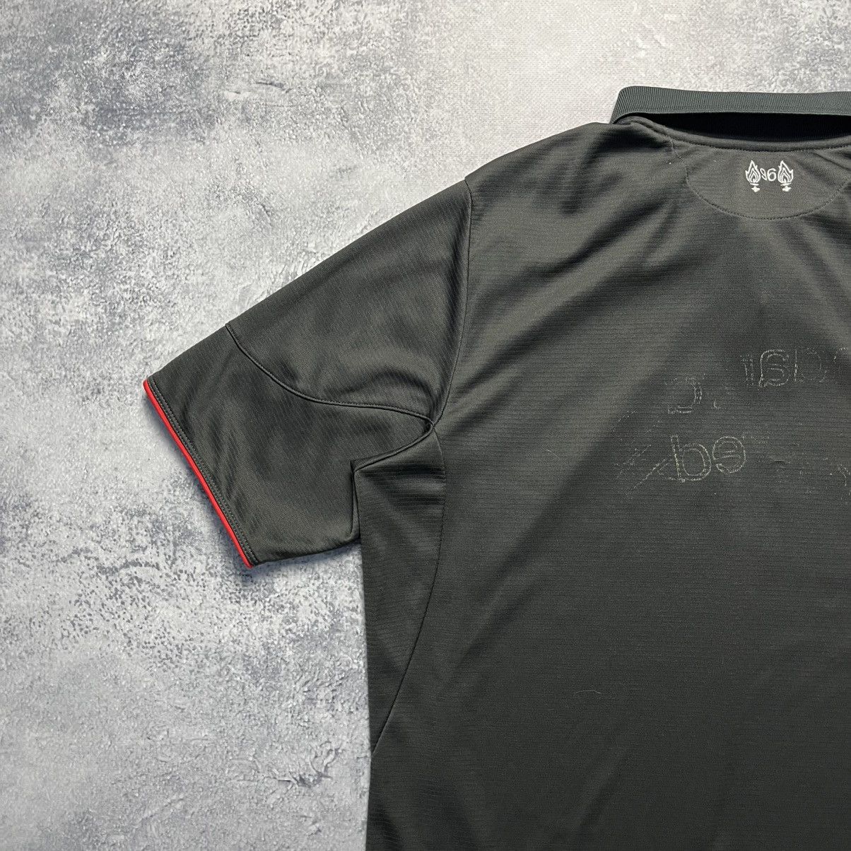 New Balance Vintage New Balance Liverpool 2015/2016 Away Soccer Jersey Size US M / EU 48-50 / 2 - 17 Thumbnail
