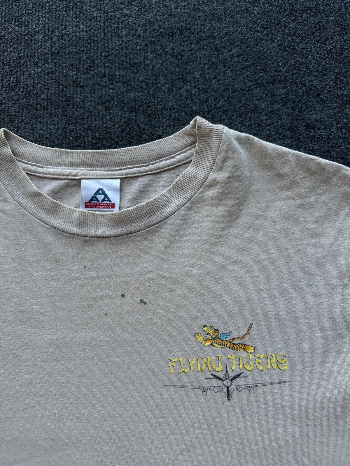 Other FLYING TIGER 🚨 P40 WARHOUSE BIG LOGO MEN BEIGE TEE Size US M / EU 48-50 / 2 - 9 Thumbnail