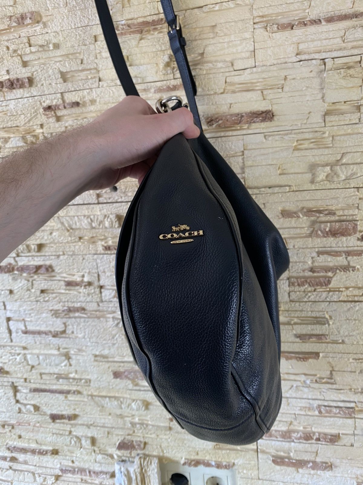 Coach Coach Navy Leather Shoulder Crossbody Golden Logo Bag Size ONE SIZE - 18 Thumbnail