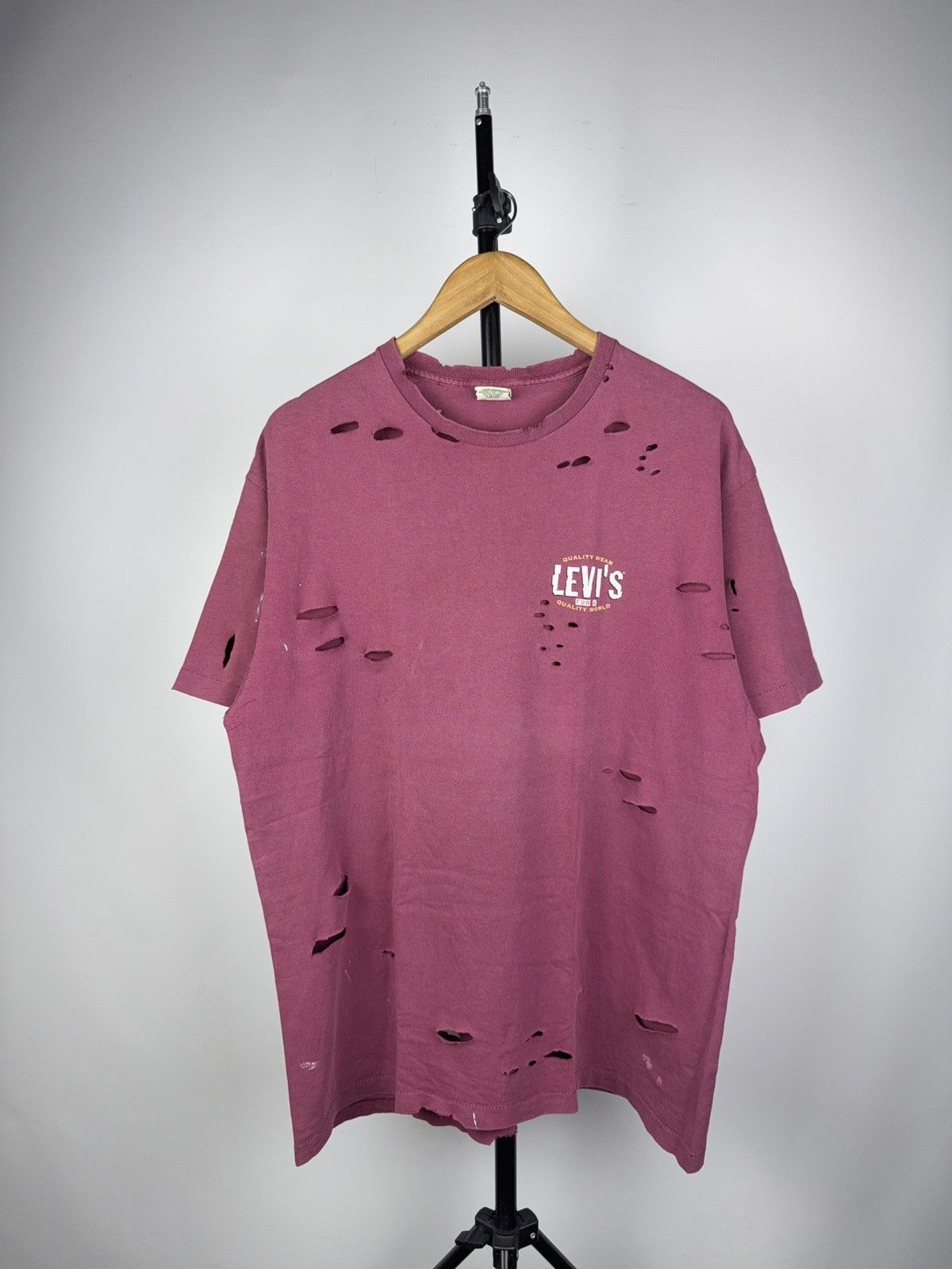 Levi's Vintage Clothing Vintage 90s Retro Levi’s Distressed Faded Tee shirt Size US L / EU 52-54 / 3 - 1 Thumbnail