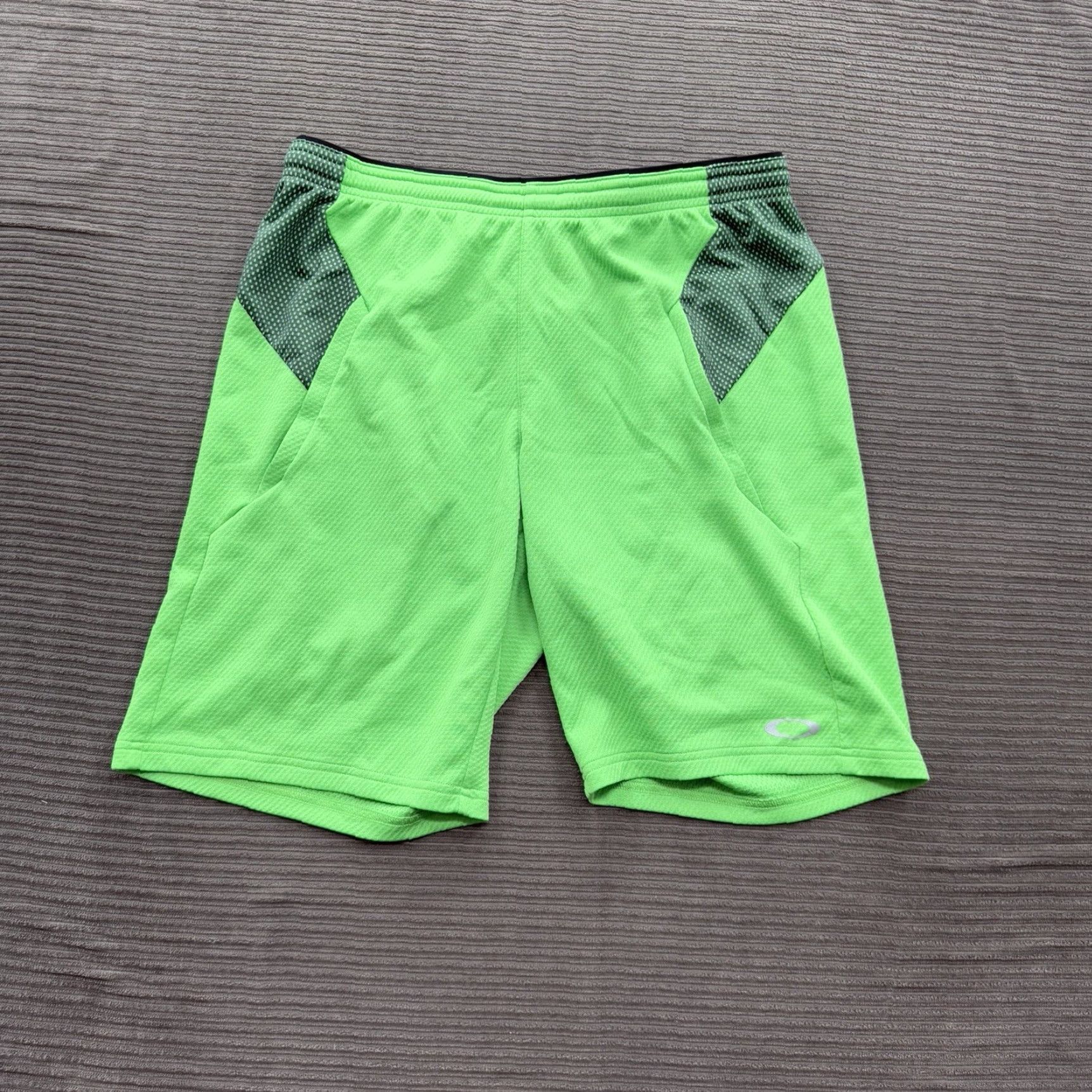 Oakley Oakley Sea Slater Short Men L Green Polyester Beach Outdoors Weekend Casual Open Front Drawstring Pockets Logo Board Style Summer Mens Size US 33 - 2 Thumbnail