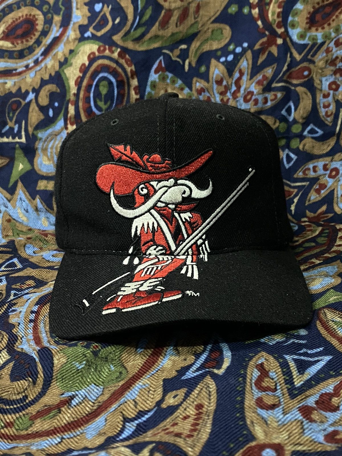 NBA RARE REBELS UNLV VINTANGE 90’s BASKETBALL UNIVERSITY Size ONE SIZE - 2 Thumbnail
