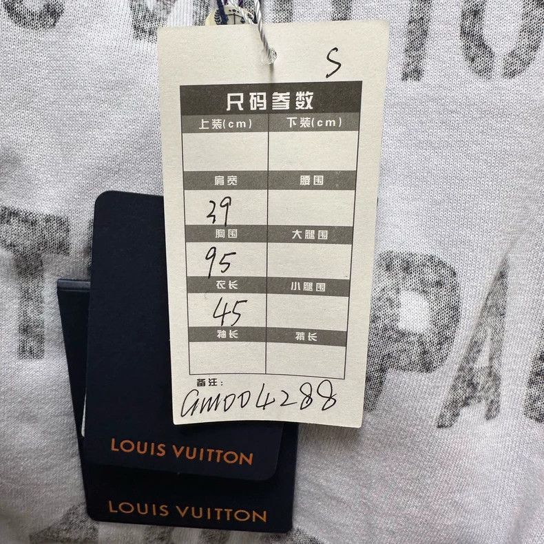 Louis Vuitton louis vuitton cropped logo t-shirt in gray Size US S / EU 44-46 / 1 - 9 Thumbnail