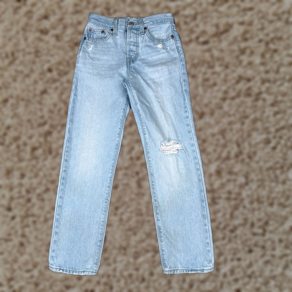 Levi's VINTAGE Levis Premium Jeans Womens 23 Blue Denim Big E Wedgie Straight Distressed 23x25 Size 40" / US 18 - 1 Thumbnail