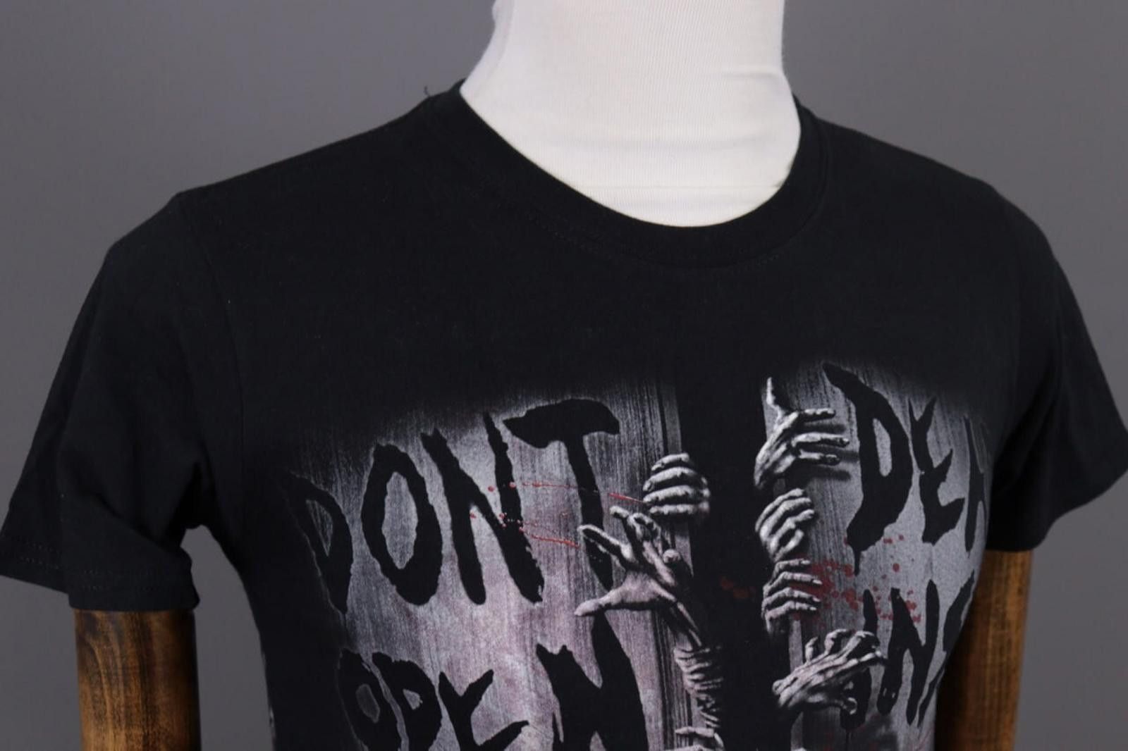 Gildan Gildan The Walking Dead AMC Black All Over Print Size S Size US S / EU 44-46 / 1 - 5 Thumbnail