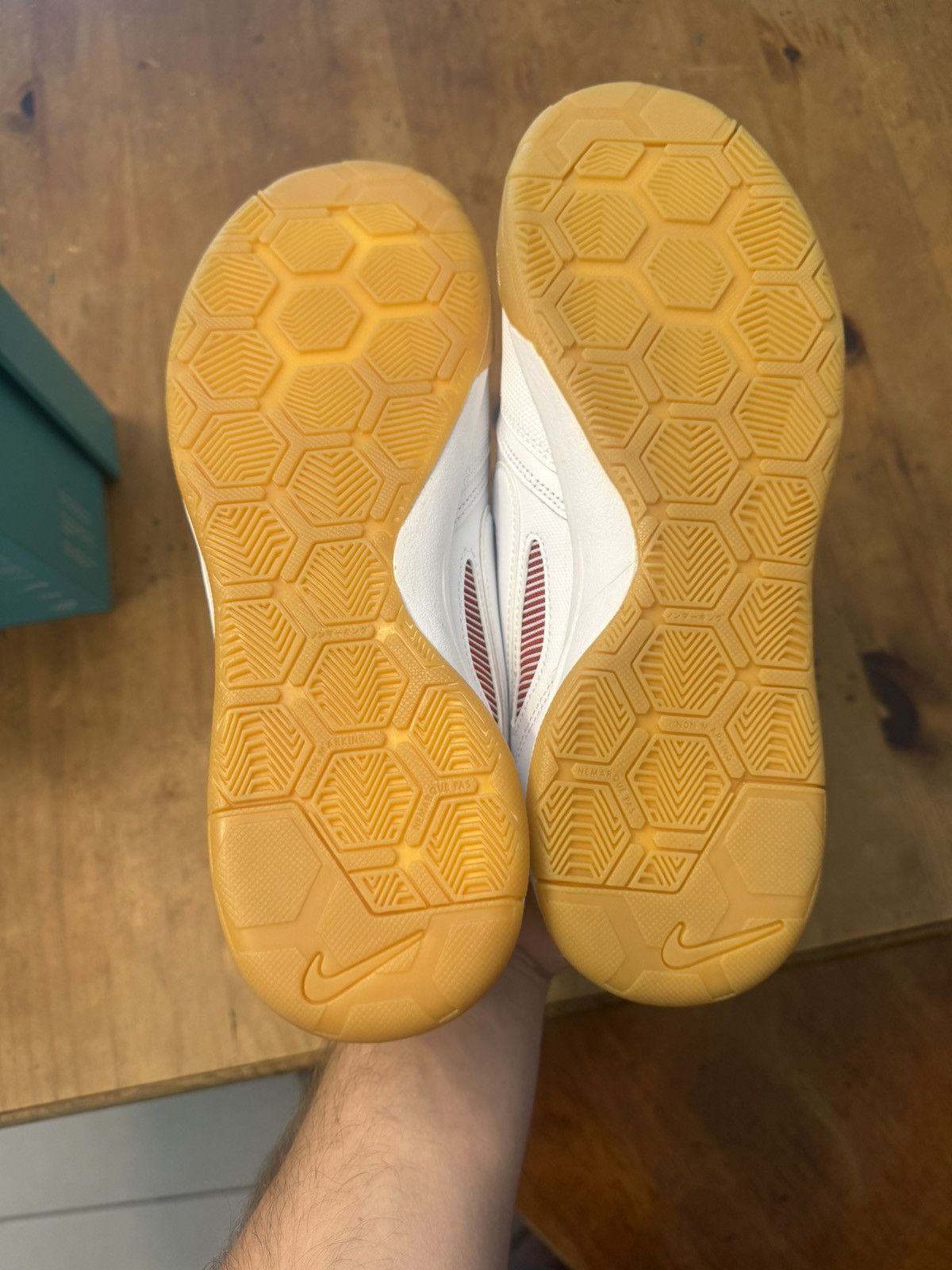 Nike Supreme nike sb gato Size US 9 / EU 42 - 4 Thumbnail