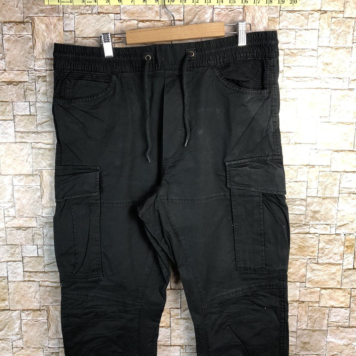 Japanese Brand H&M Black Cargo Multipocket Joggers Pants #A121 Size US 34 / EU 50 - 2 Thumbnail