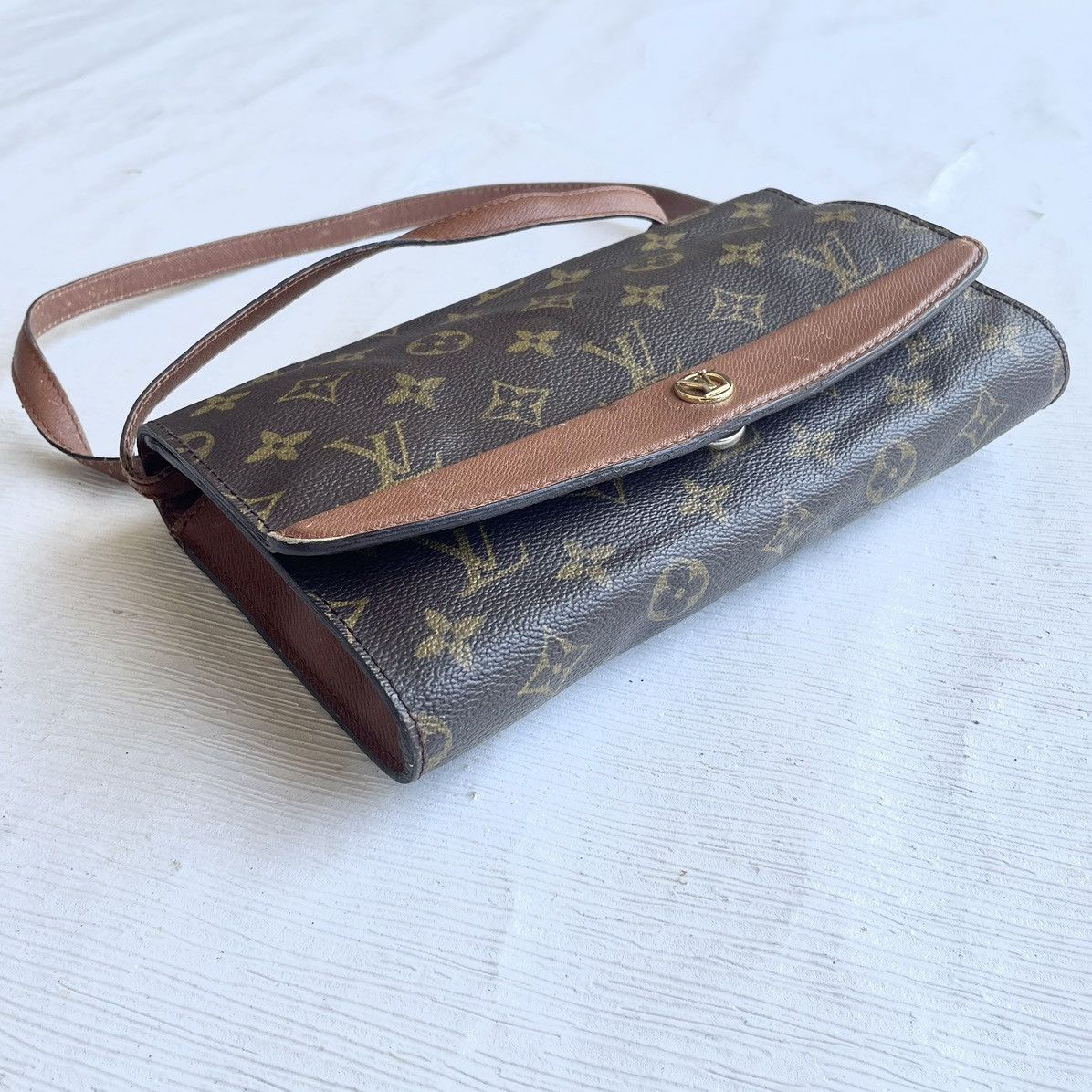 Louis Vuitton Louis Vuitton Monogram Canvas Pochette Crossbody Bag Size ONE SIZE - 24 Thumbnail