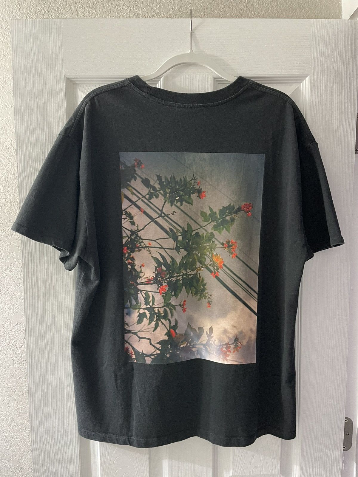 Tシャツ・カットソー SS18 FEAR OF GOD ESSENTIALS GRAPHIC BOXY LS T-SHIRT BLACK Fear of God Essentials SS22 Logo T-Shirt Black FOG-SS22-956