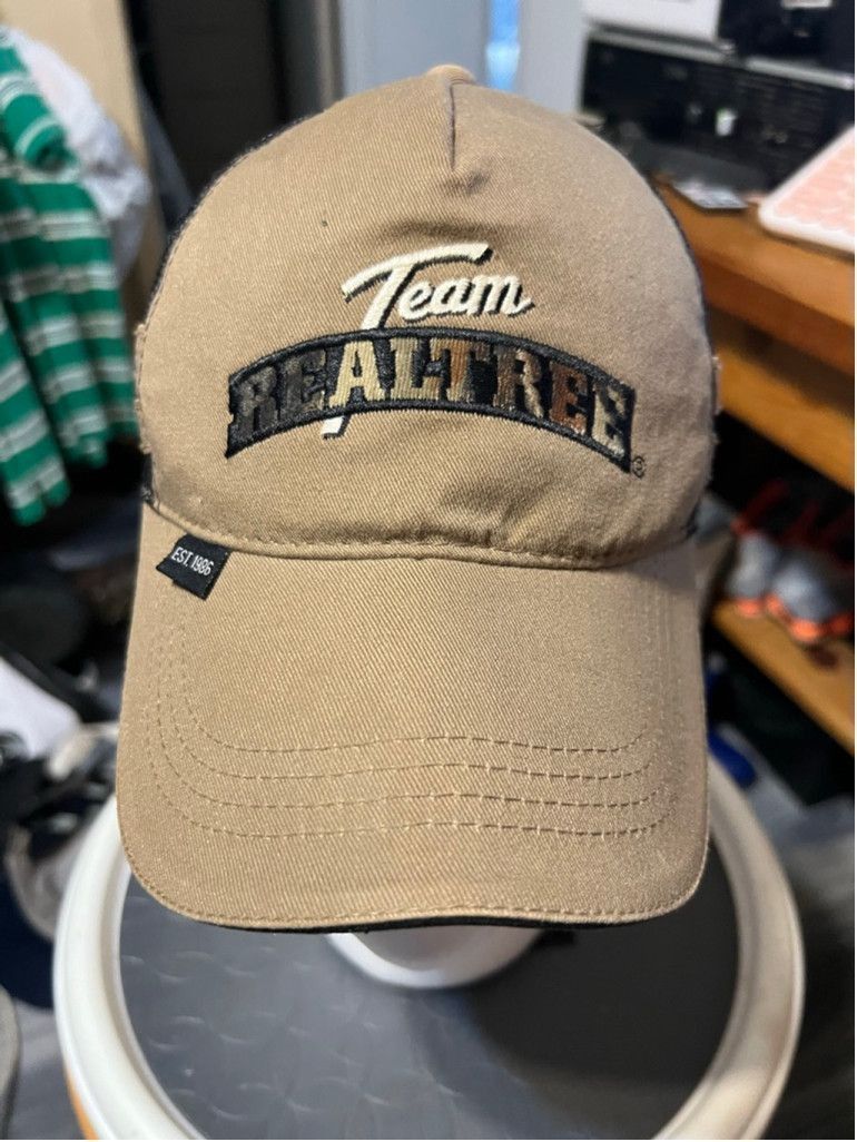 Signatures Men's Signatures Team Realtree Beige Black Mesh Trucker Hat Size ONE SIZE - 1 Thumbnail