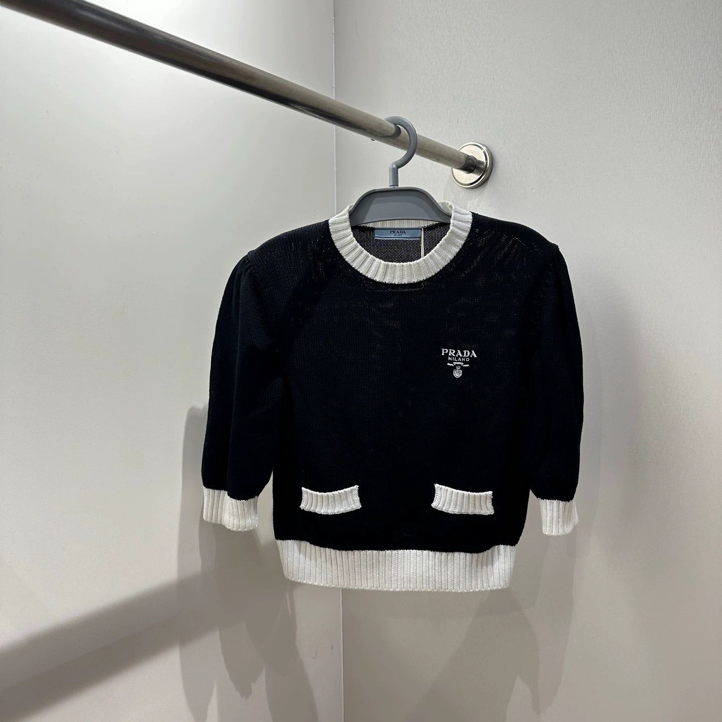 Prada Prada mar637 color blocked logo knit short 36 Size XS / US 0-2 / IT 36-38 - 1 Thumbnail