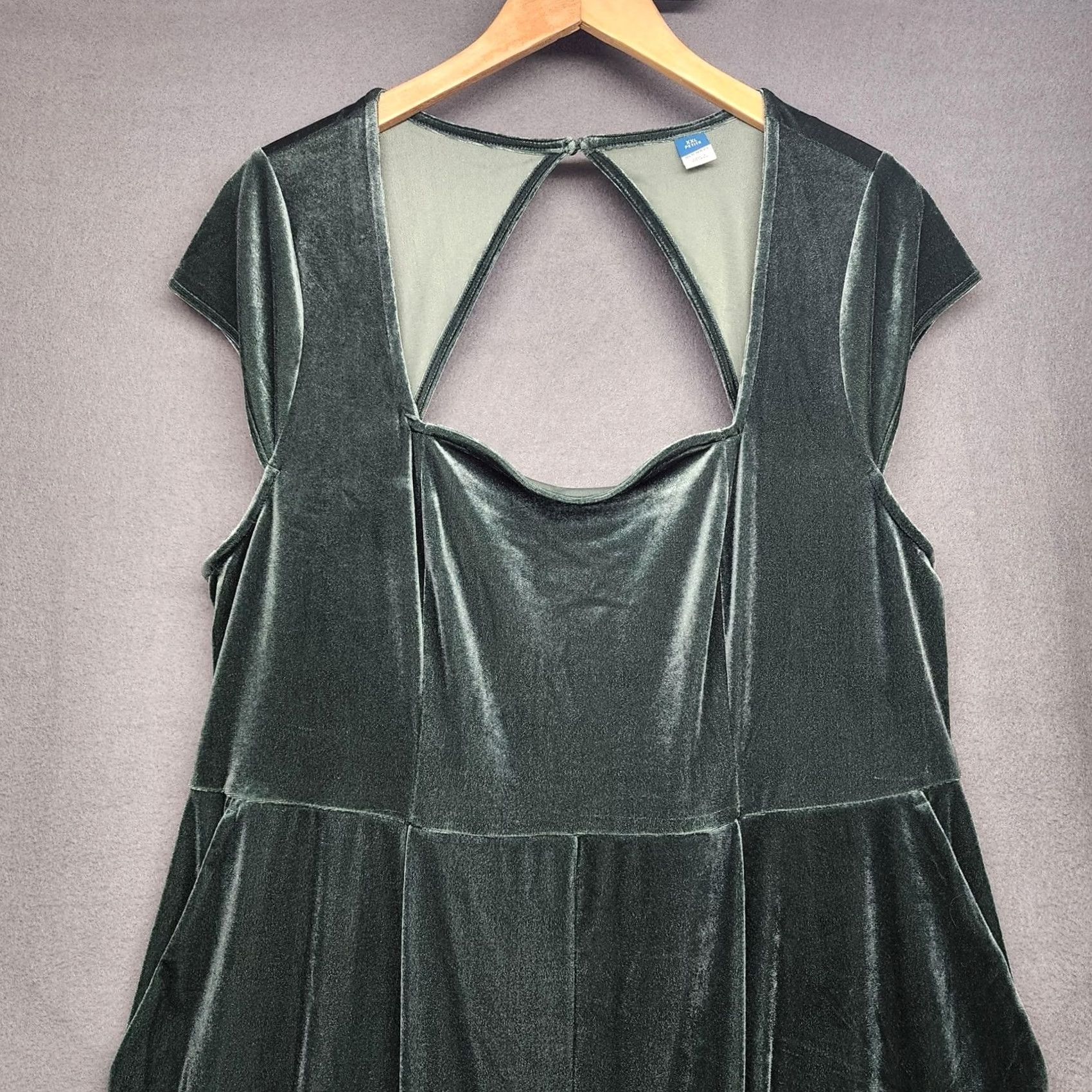 Old Navy Old Navy Jumpsuit Womens 2XL Petite Dark Green Velvet Wide Leg Pockets Stretch Size 40" / US 18 - 6 Thumbnail